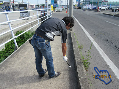 歩道清掃活動　開始中